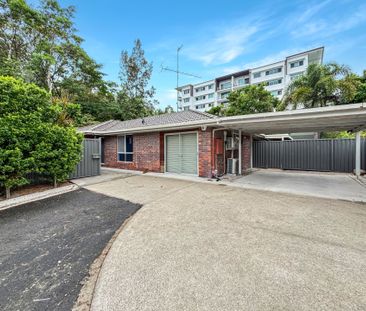 Neat & Tidy&comma; Partially Refurbished Home in the Heart of Maroo... - Photo 1