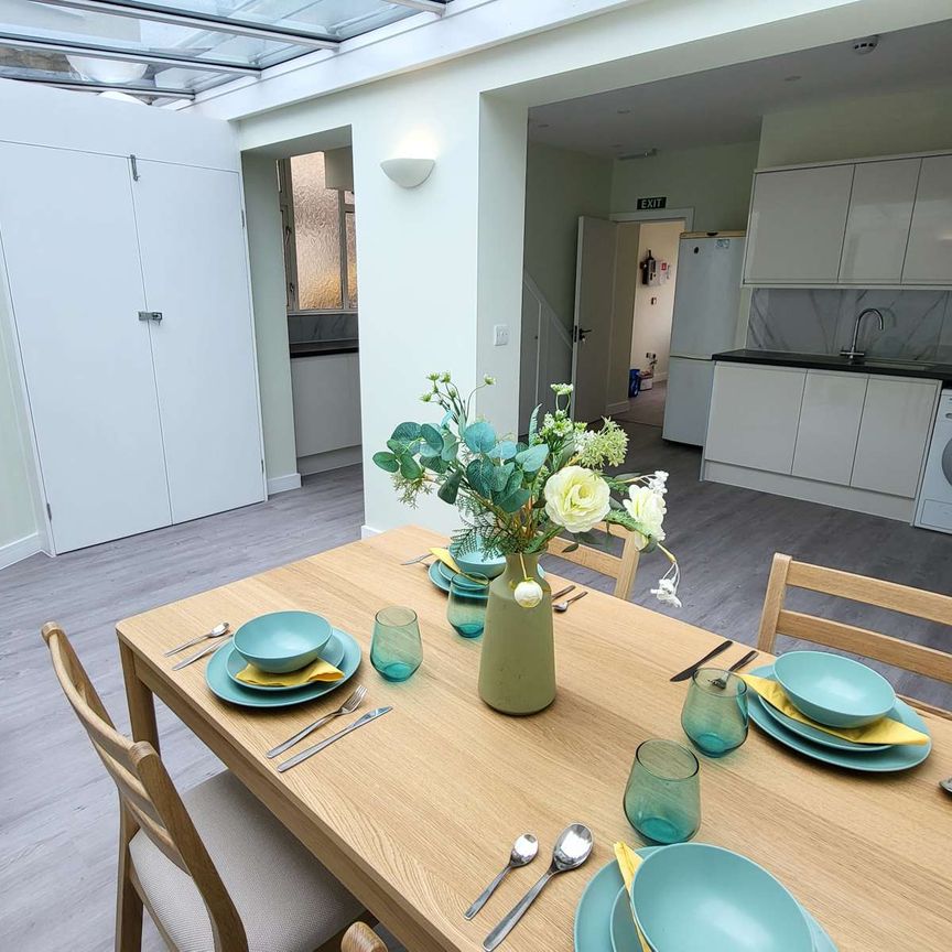 The Drive Room 3 - Photo 1