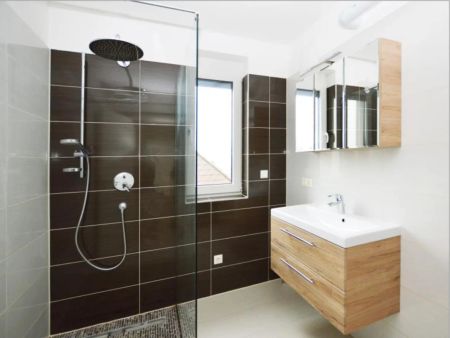 ATEMBERAUBENDE WOHNUNG MIT BALKON - ZENTRAL BEGEHBARE ZIMMER - KÜCHE - AB SOFORT!! - Photo 2