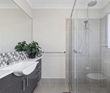 Stylish Family Living in Leppington - Photo 5