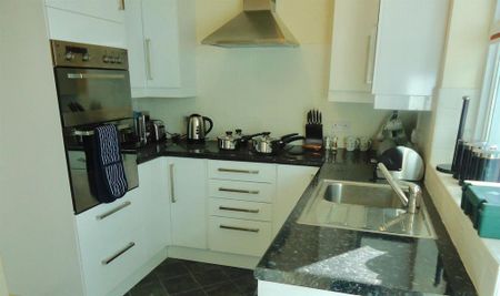 1 bedroom in a house share to rent - Photo 5