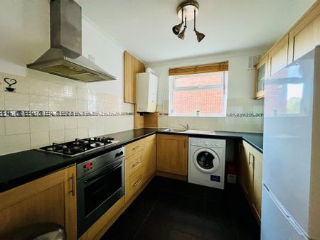 2 bedroom flat to rent - Photo 4