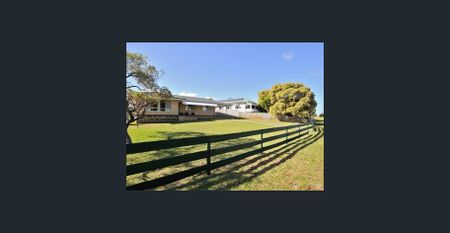 RETRO STYLE WITH A BIG YARD - Photo 3