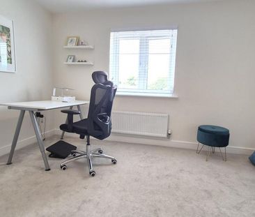 4 bedroom end of terrace house to rent - Photo 2