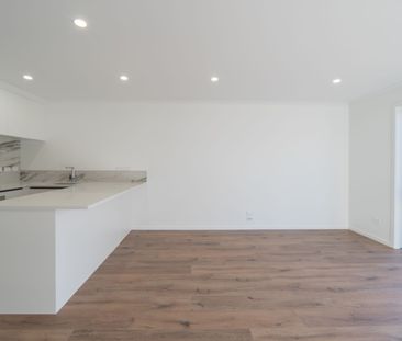 Beautiful Near New Townhouse - Photo 2