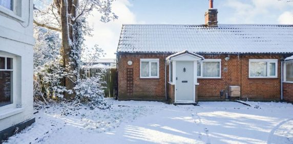 Crabbs Cottage, CM17, Old Harlow - Photo 2