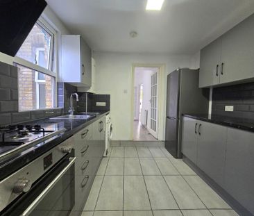 4 bedroom terraced house to rent - Photo 5