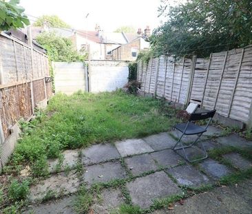 Room in a Shared House, Benson Avenue, E6 - Photo 2