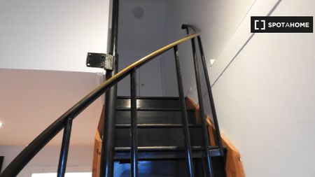 3-bedroom apartment for rent in East Wall, Dublin - Photo 2