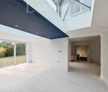 4 bedroom detached house to rent - Photo 3