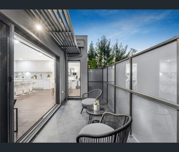 Luxury Townhouse Living with Westfield at Your Doorstep - Photo 2