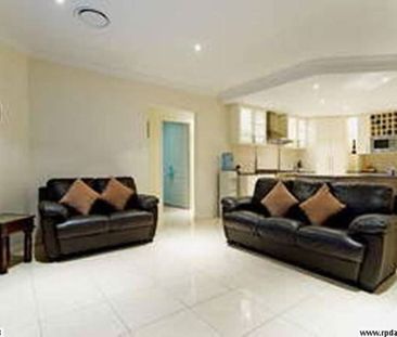 Large family home, 4 bedrooms + a study! - Photo 3