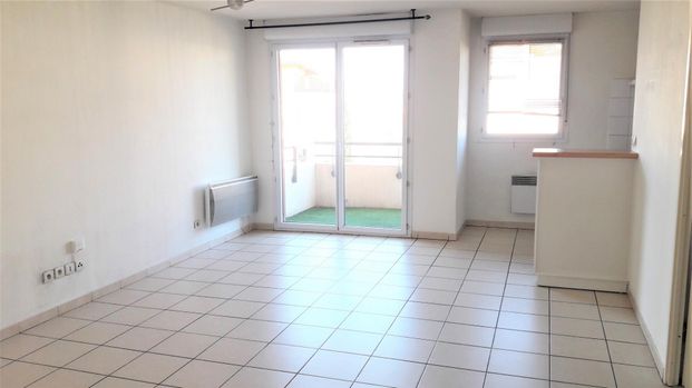 location Appartement T2 DE 43.6m² À MARSEILLE - Photo 1