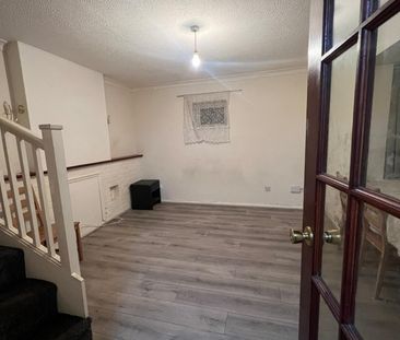 2 Bed Semi-Detached House, Biscot Road, LU3 - Photo 2