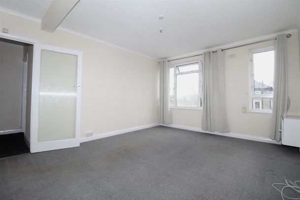 2 Bedroom Flat - Above Shop To Let - Photo 1