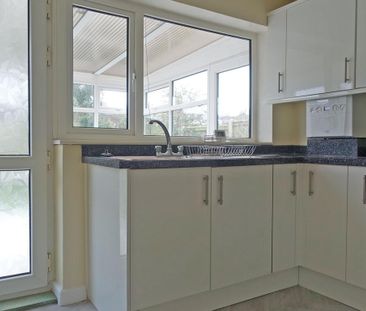 2 bedroom detached bungalow to rent - Photo 6