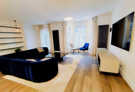 5 Bedroom 4 Bathroom - Photo 2