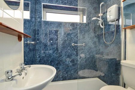 2 bedroom semi-detached bungalow to rent - Photo 5