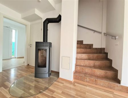 Wundeschöne Maisonettenwohnung mir Dachterrasse, Garten und Carport! - Photo 4