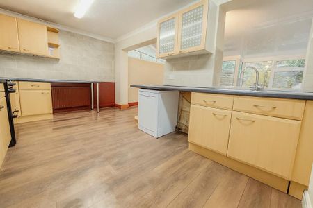 4 bedroom semi-detached house to rent - Photo 2