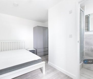 3 bedroom maisonette to rent - Photo 4