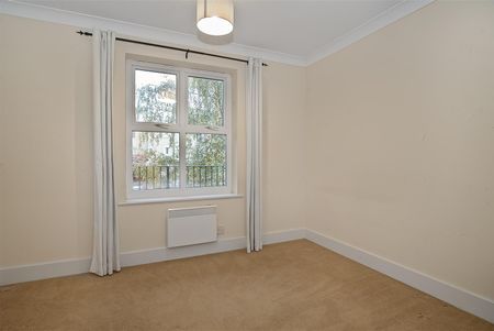 Russell Road, Town Centre, Basingstoke - Photo 2