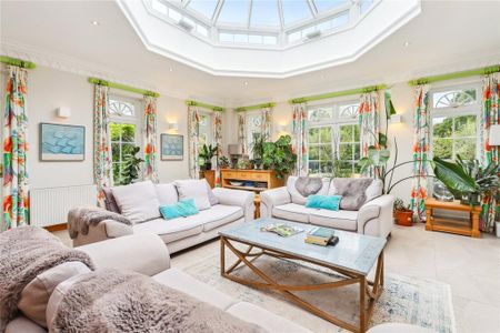 6 bedroom detached house to rent - Photo 2