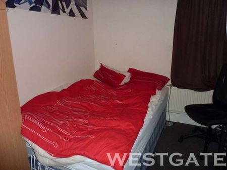 5 Bed - St Peters Road, University Area - Photo 4