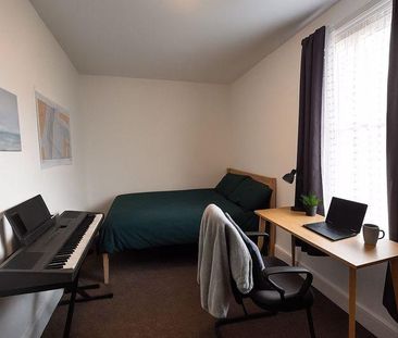 4 bedroom terraced house to rent - Photo 1