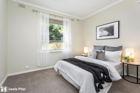 Family Living In Prime Location - Photo 2