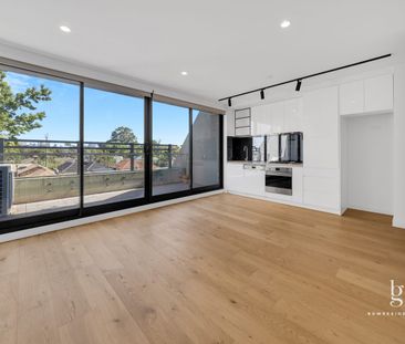 Stylish & Light-Filled Apartment - Photo 6