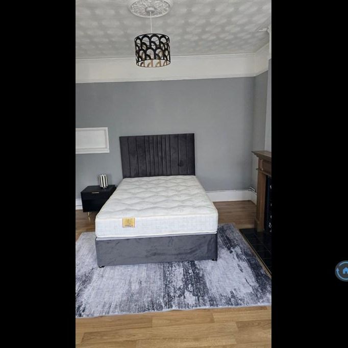 1 bedroom in a house share to rent - Photo 1