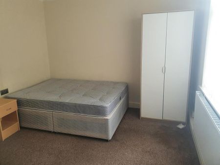 3 bedroom end of terrace house to rent - Photo 5