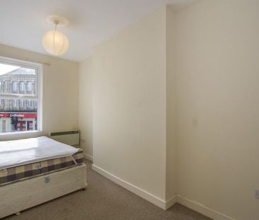 3 bedroom flat to rent - Photo 2
