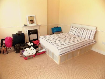 4 bedroom semi-detached house to rent - Photo 5