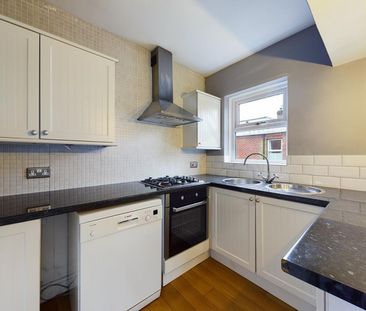 2 bedroom Flat To Let - Photo 3