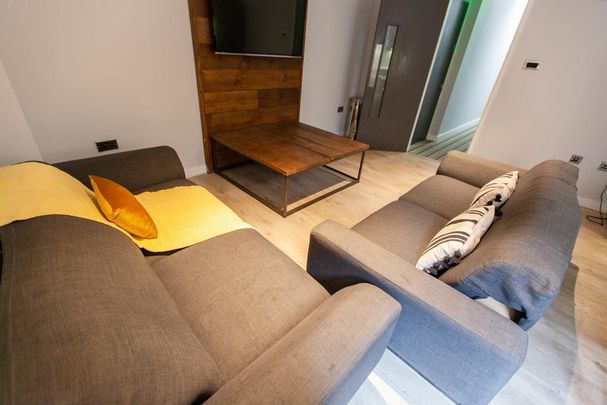 6 bedroom house to rent - Photo 1