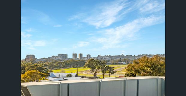 THIRD FLOOR APARTMENT IN CENTRAL LOCATION - Photo 1