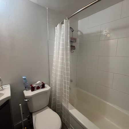 420 Parkdale Ave - Photo 3