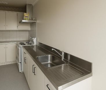 6 Hanson St, Mount Cook - Photo 5