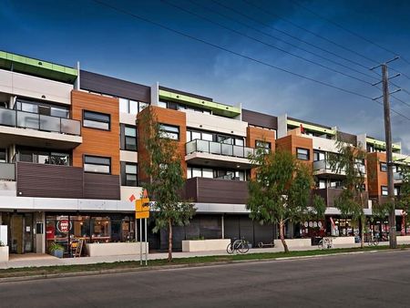 LOVELY BRUNSWICK RESIDENCE - Photo 5