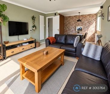 3 bedroom flat to rent - Photo 2