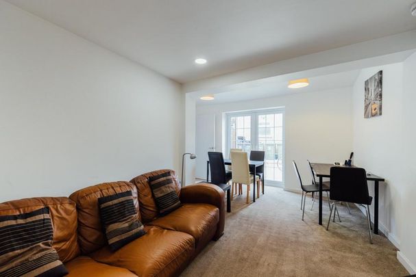 1 bedroom in a house share to rent - Photo 1