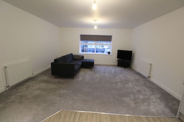 The Broadway, Haywards Heath, RH16 - Photo 1