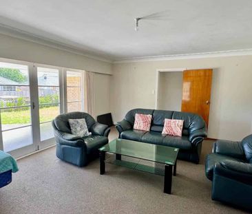 Classic Papatoetoe home - Photo 1