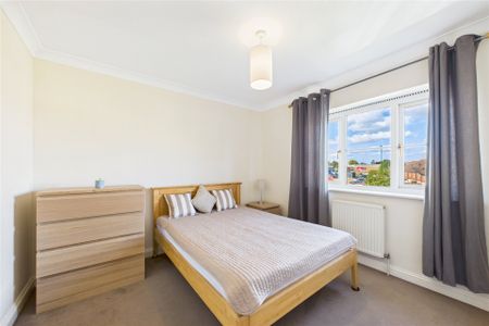 1 bedroom Flat in St. Peters Road, Maidenhead - Photo 2