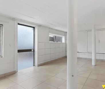 Stylish Family Home in Sought-After New Lynn - Photo 6