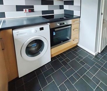 2 bedroom terraced house to rent - Photo 4