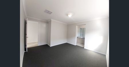 Four Bedroom In Great Location!! - Photo 2