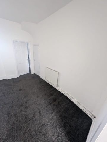 3 Bed Terraced House, Holborn Hill, CH41 - Photo 2